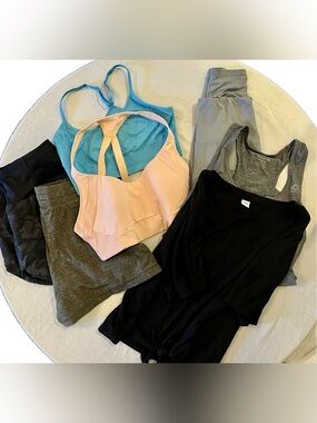 Workout/Athletic 7 Item LOT, Reebok, Avia, Old Navy and Others, Size Medium